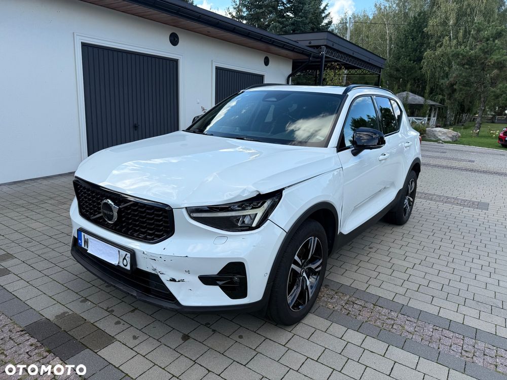 Volvo XC 40 B3 Plus Dark - 3