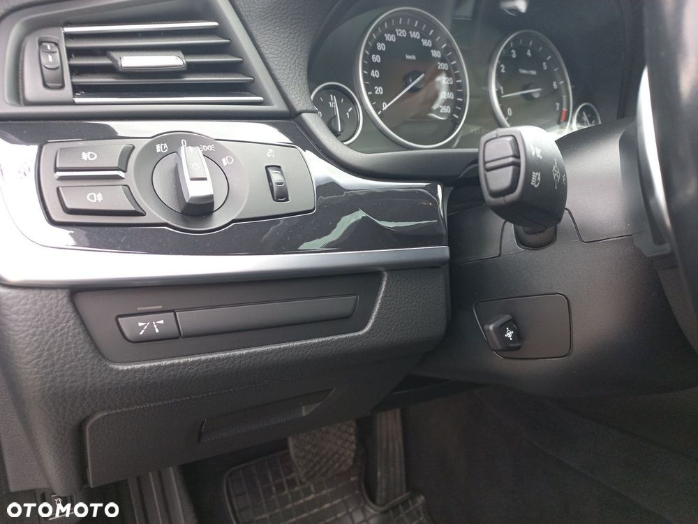 BMW Seria 5 550i - 17