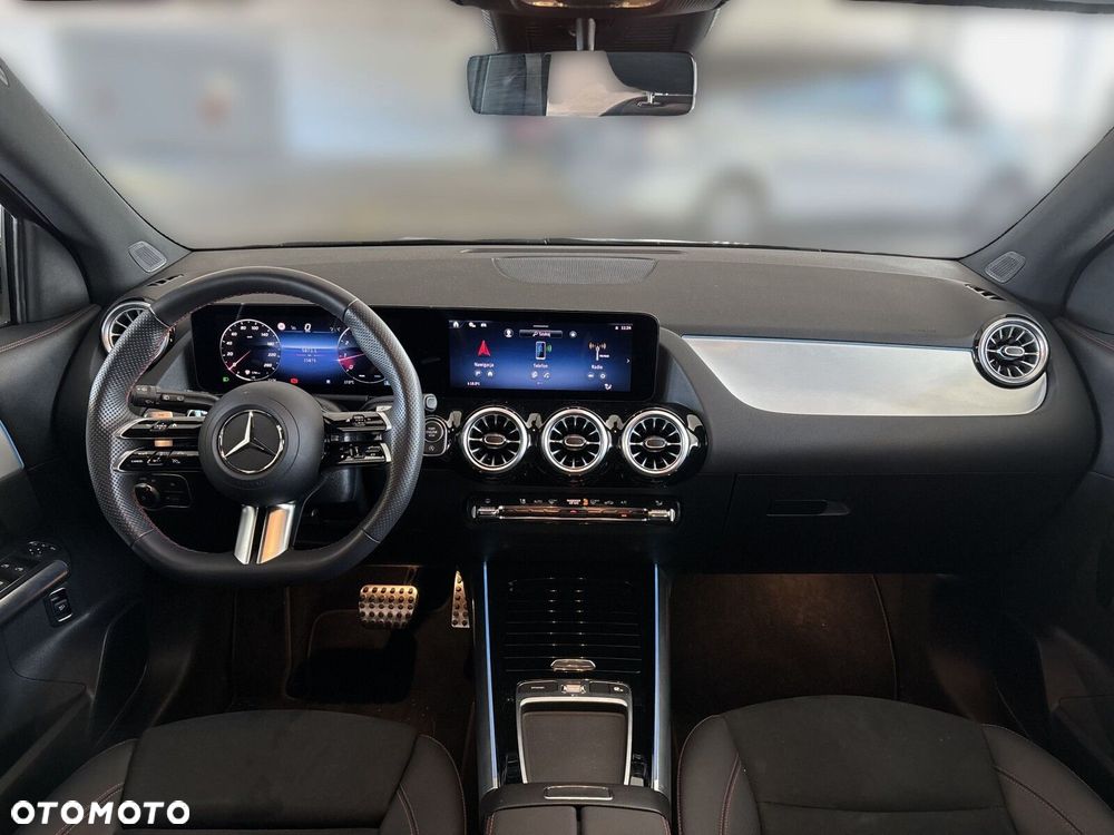 Mercedes-Benz GLA - 14