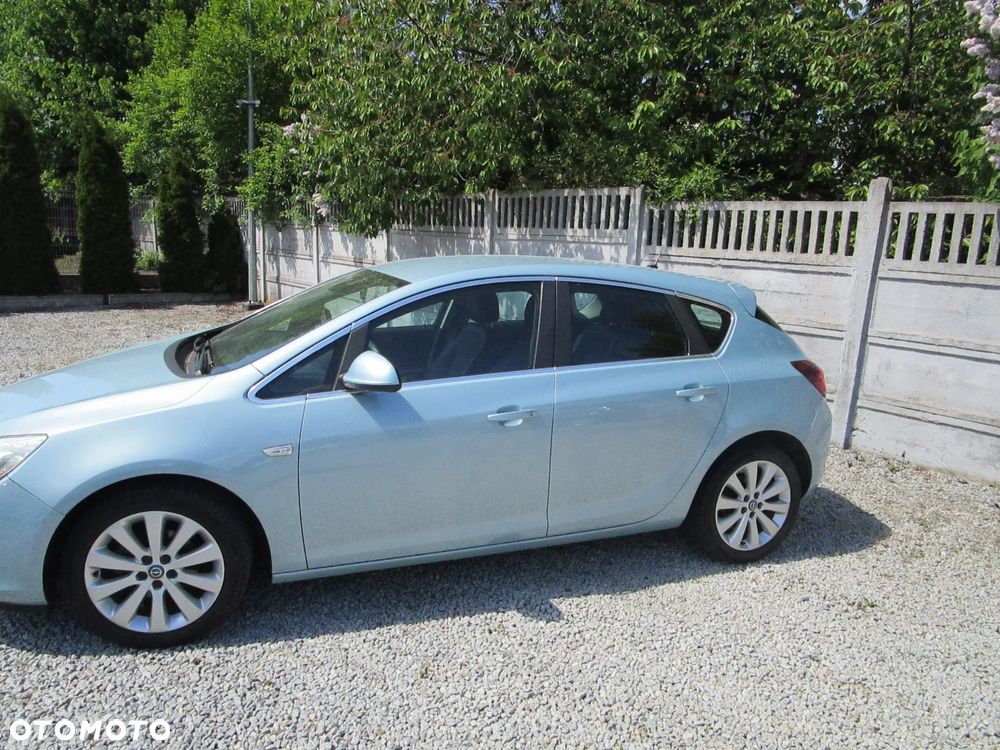 Opel Astra 1.6 Design Edition - 4