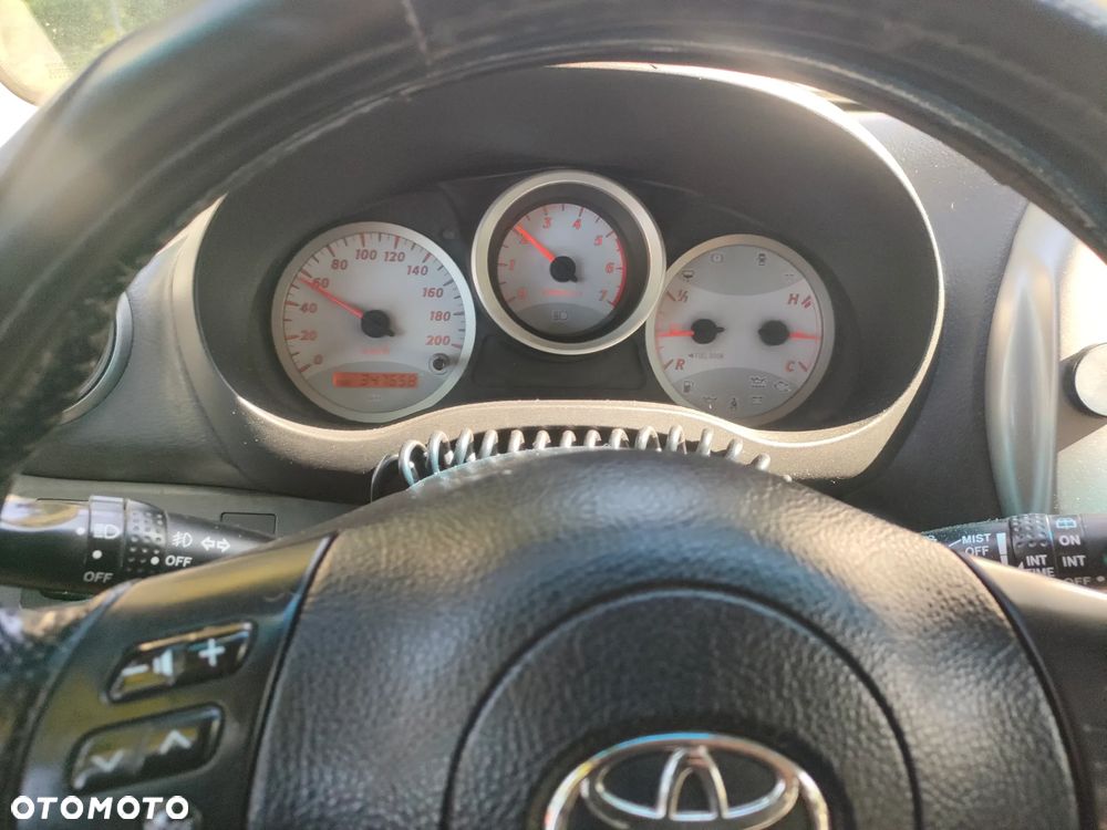 Toyota RAV4 2.0 D-4D 4x4 - 5