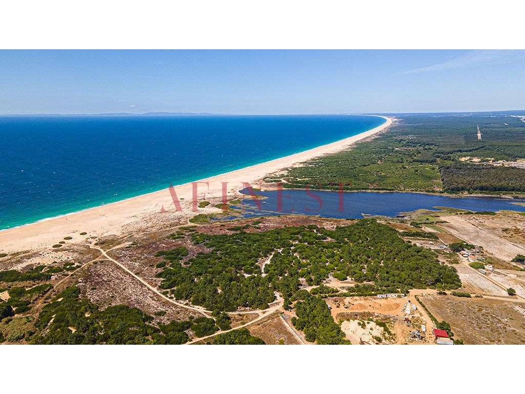 Terreno urbano com 83.930 m2 em Sines - Grande imagem: 2/23