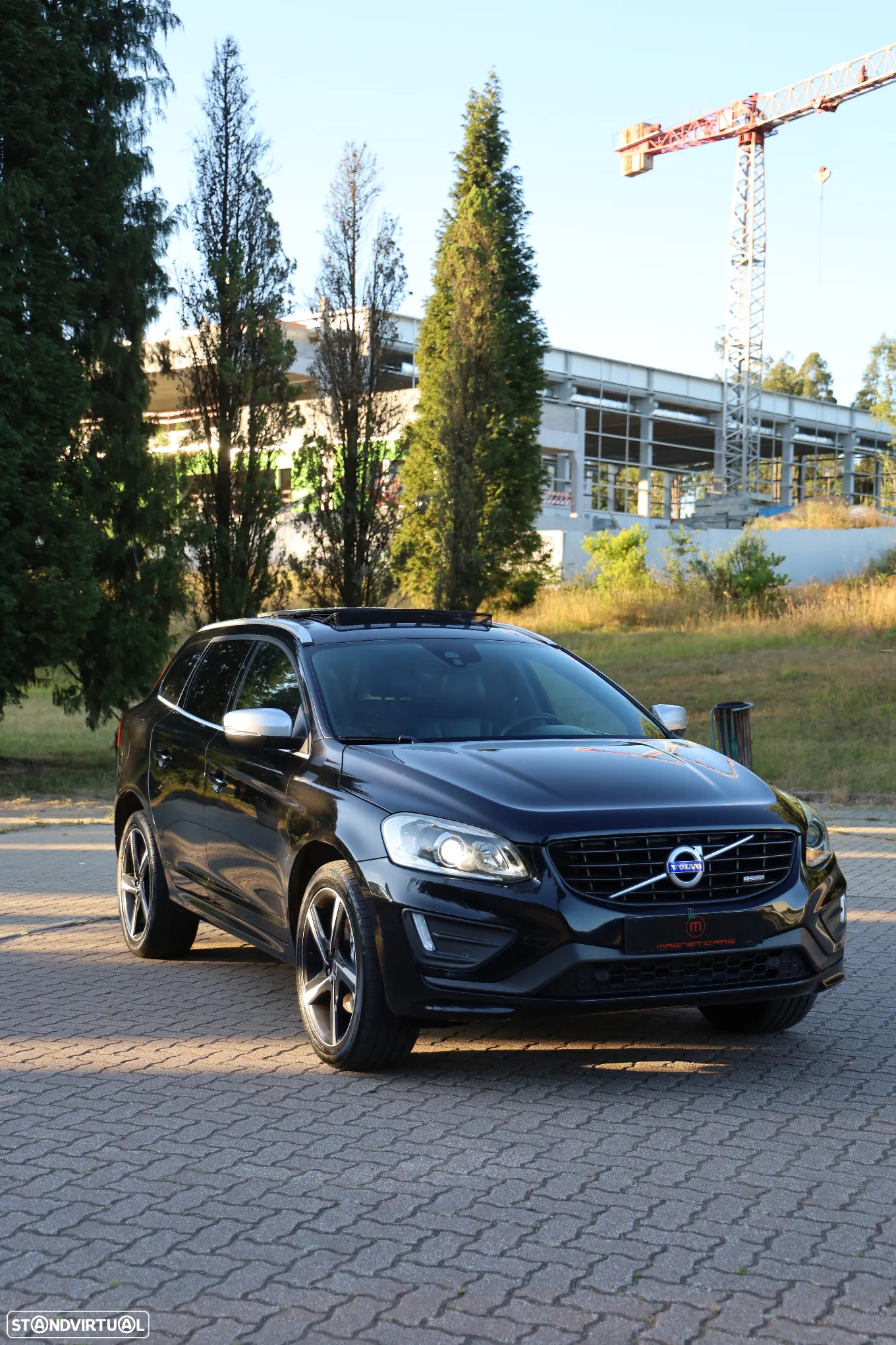 Volvo XC 60 2.0 D4 R-Design Geartronic - 4