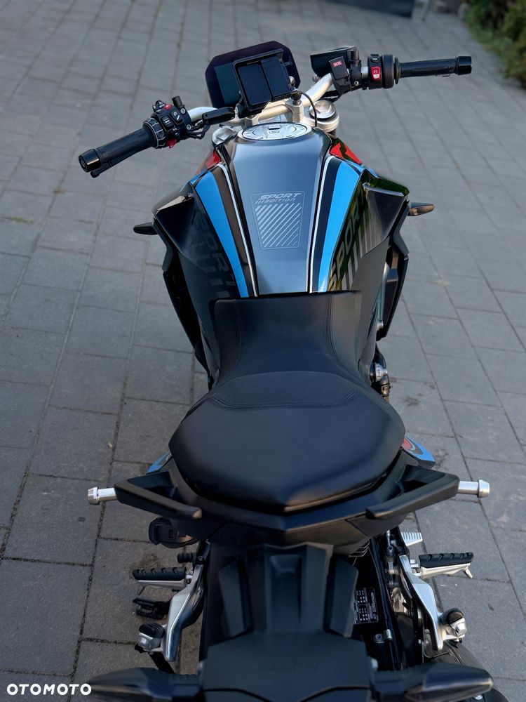 BMW F - 4