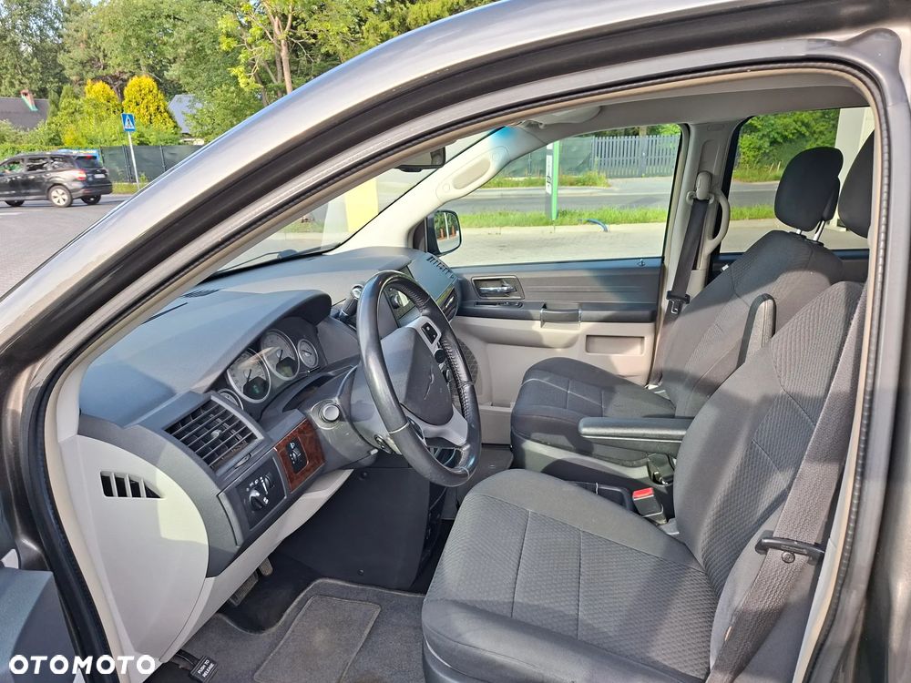 Chrysler Grand Voyager - 11