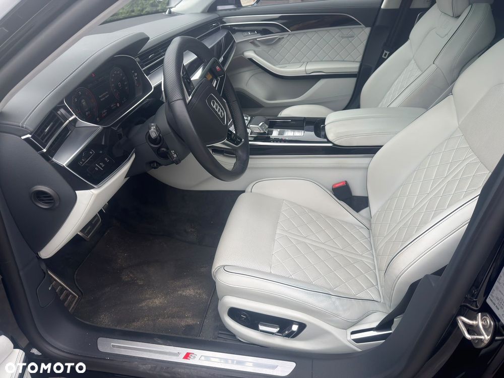 Audi A8 - 7