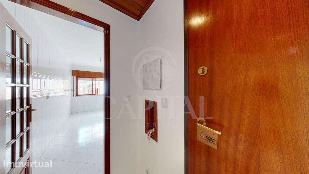 T2 espaçoso com varanda e garagem - Grande imagem: 2/28