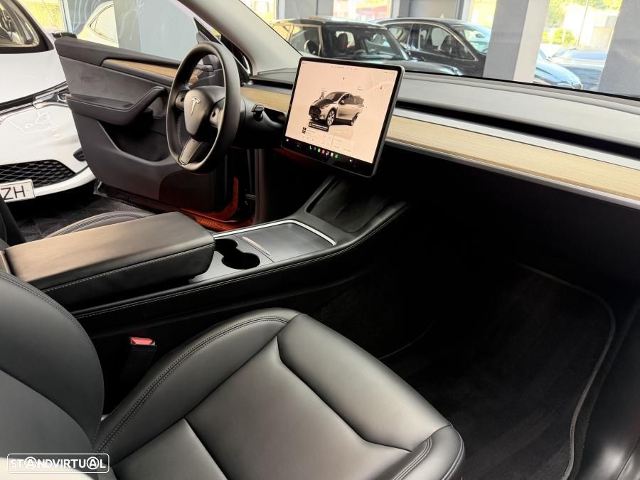 Tesla Model Y Long Range Dual Motor AWD - 18