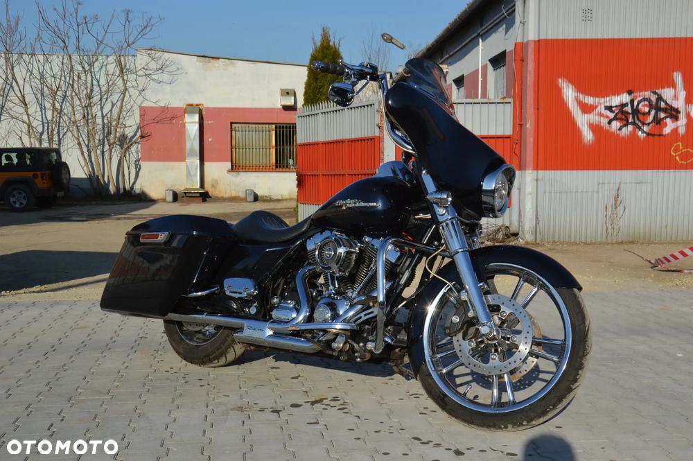 Harley-Davidson Touring Street Glide - 11