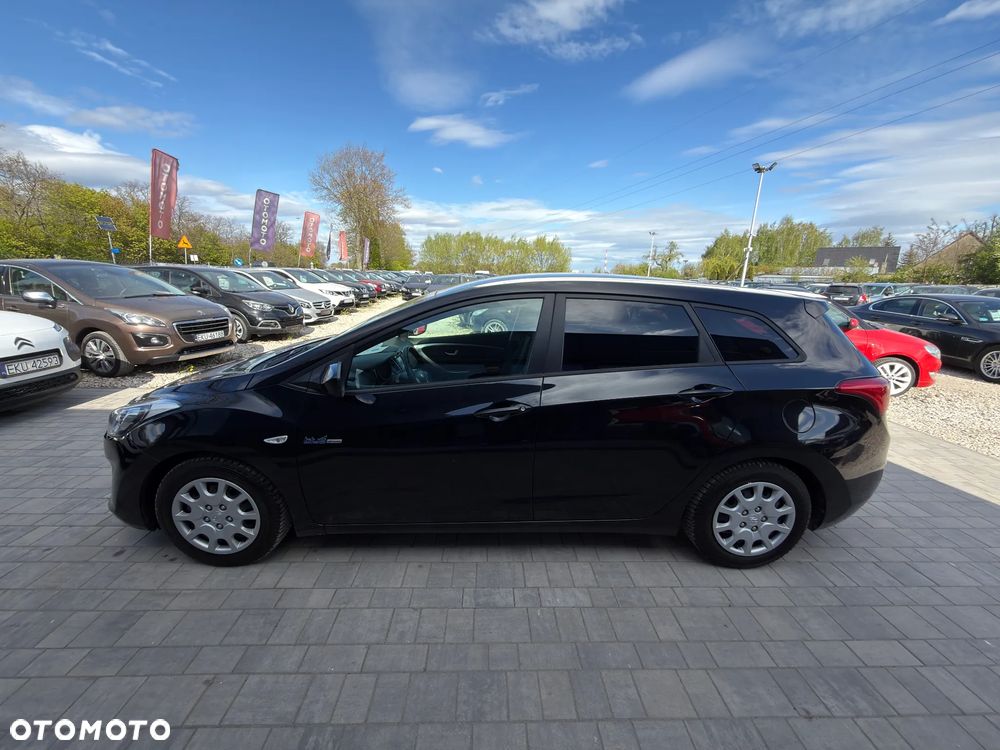 Hyundai i30 1.6 Trend - 12