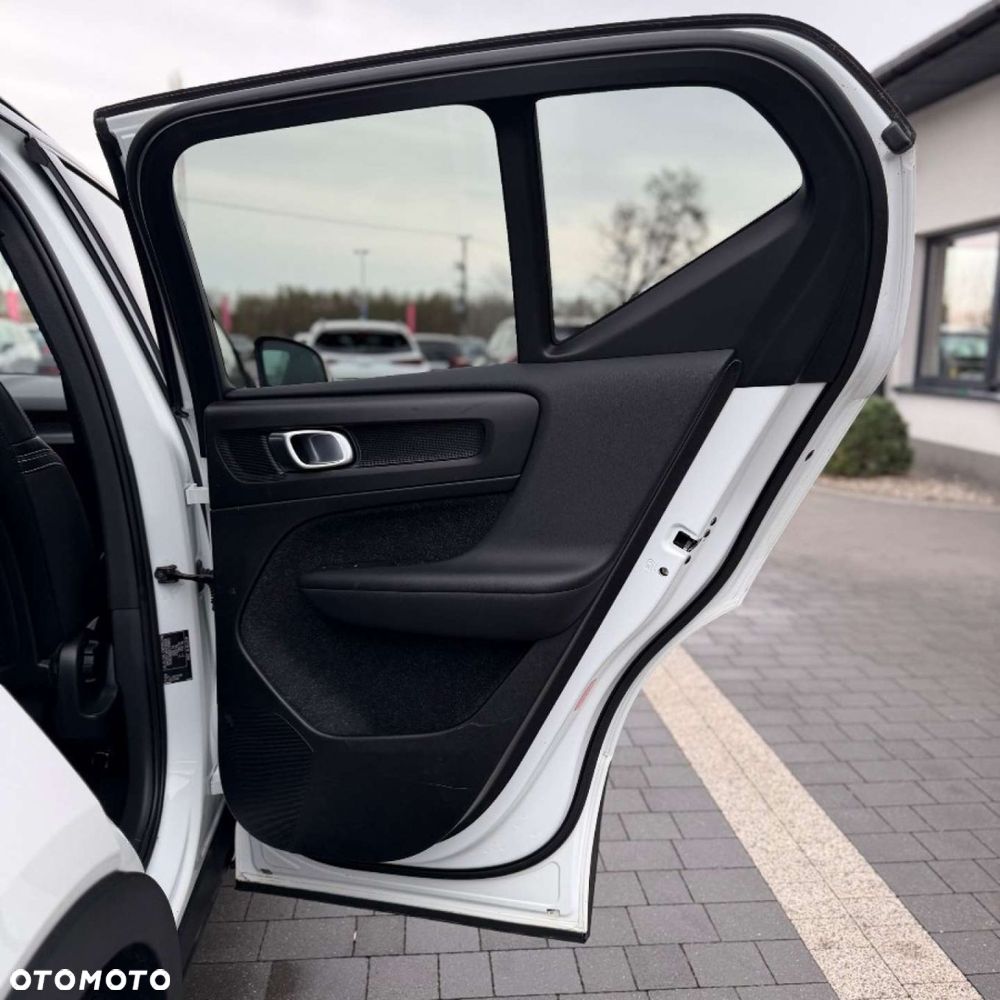 Volvo XC 40 D4 AWD R-Design (Intro Edition) - 35