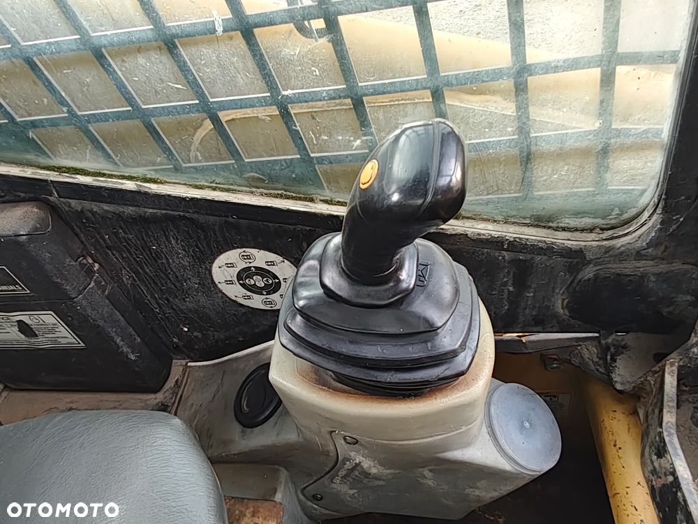 Caterpillar 277B - 15