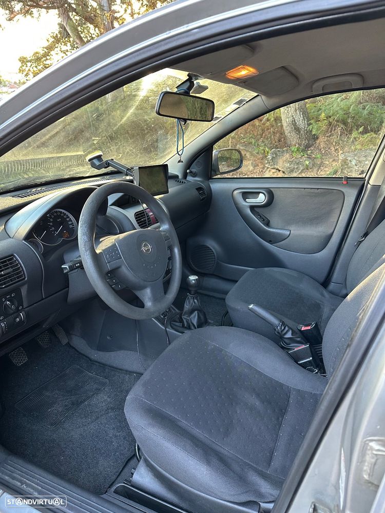 Opel Corsa 1.2 16V Essentia - 13