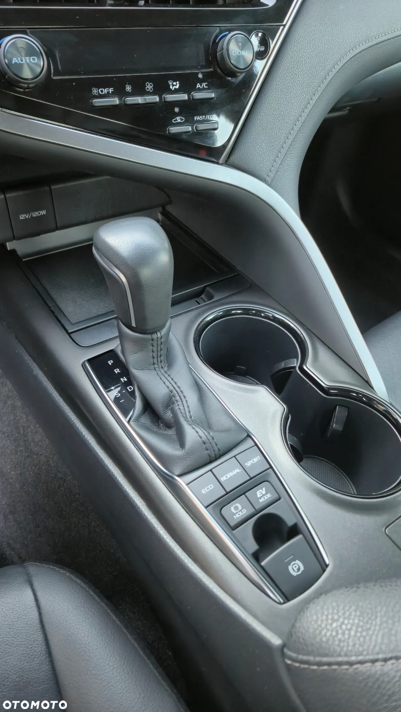 Toyota Camry 2.5 Hybrid Prestige CVT - 8