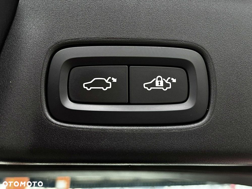 Volvo V90 Cross Country - 20