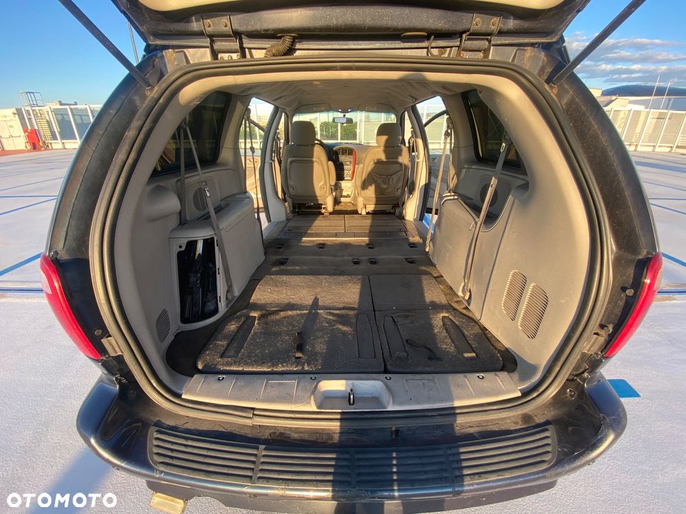 Chrysler Town & Country 3.3 LX - 17