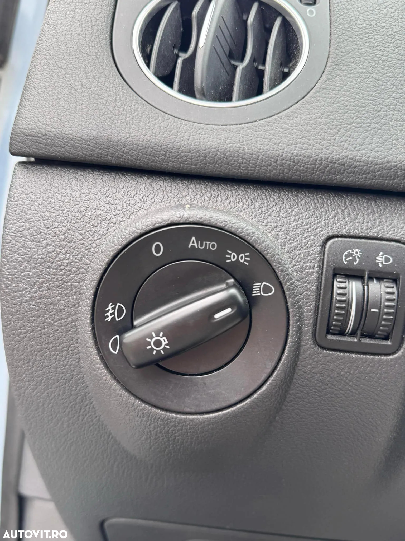 Volkswagen Golf Plus 1.9 TDI DPF Comfortline BlueMotion - 4