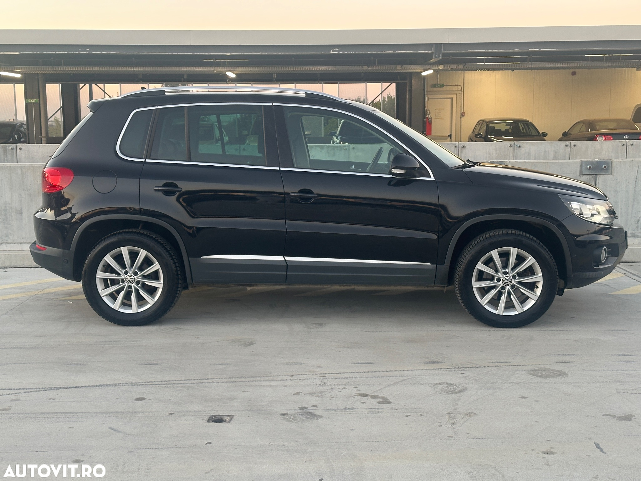 Volkswagen Tiguan 2.0 TDI DPF 4Motion BlueMotion Technology DSG Exclusive - 3