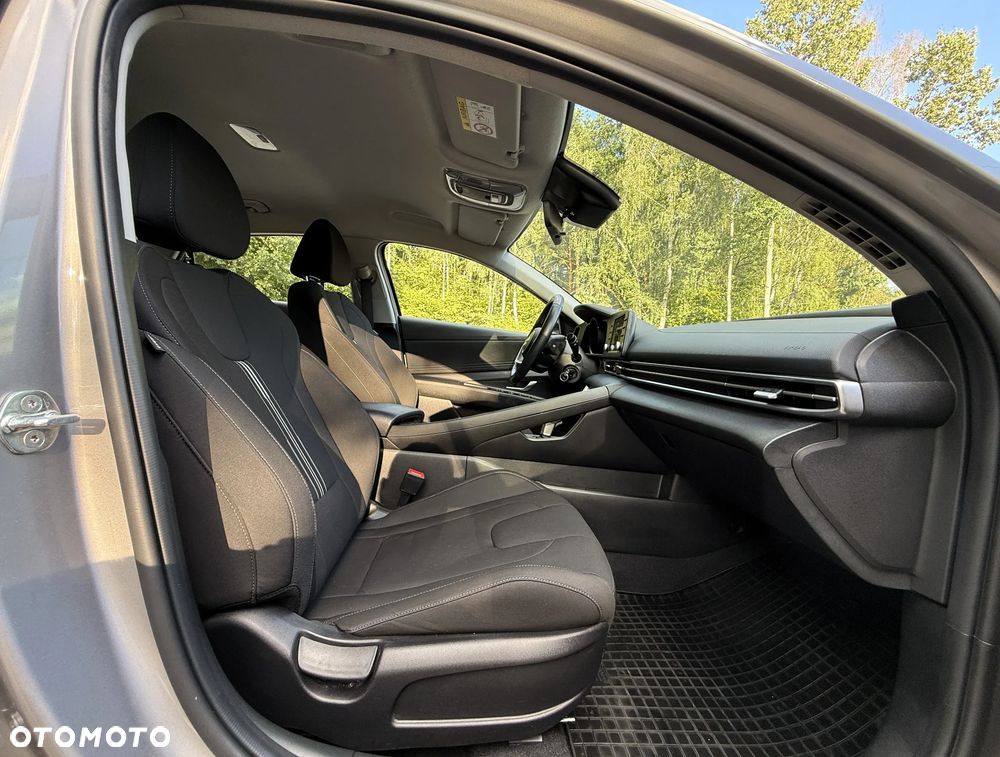 Hyundai Elantra 1.6 Smart CVT - 24
