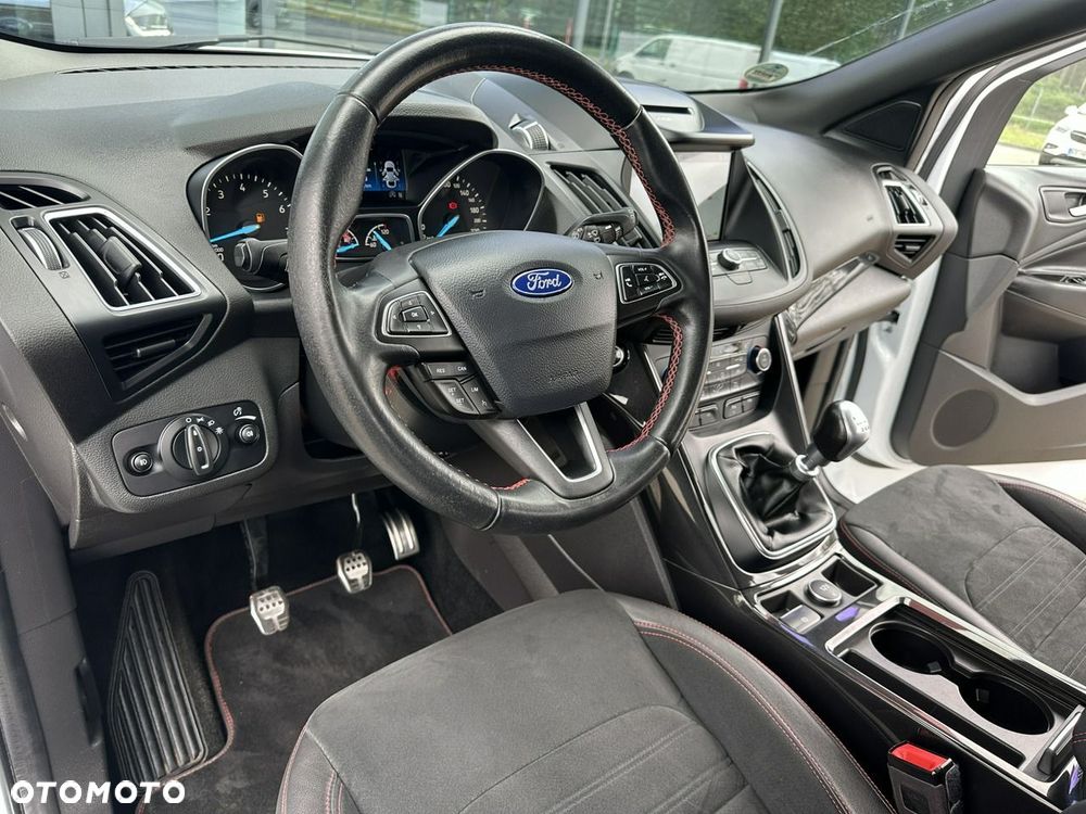 Ford Kuga 1.5 EcoBoost 2x4 ST-Line - 10