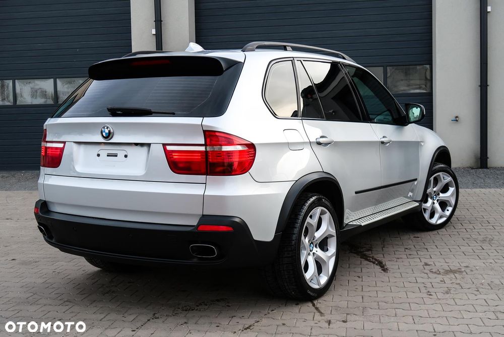 BMW X5 4.8i - 6