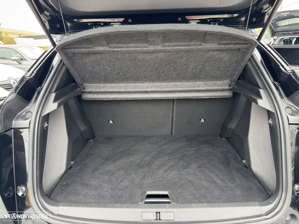 Peugeot 2008 PureTech 130 GT — fotografia 7