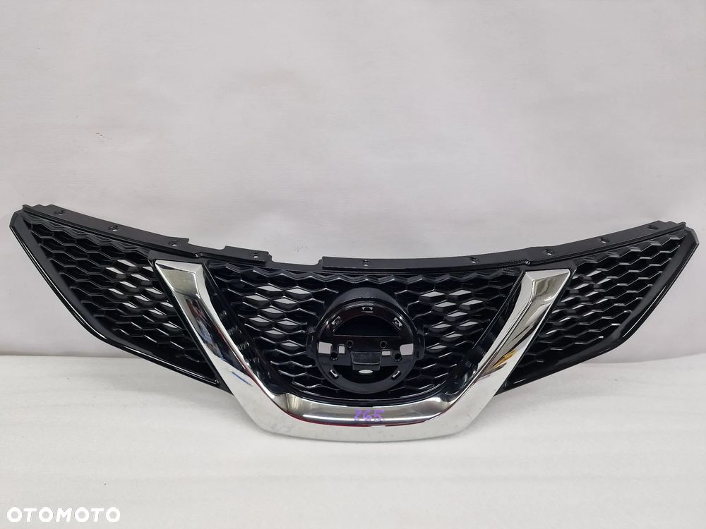 NISSAN QASHQAI J11 ATRAPA / GRILL PRZEDNI PRZÓD NA / POD KAMERĘ , NR 62310-4EA0D / 62310-4EM0D , NR AUKCJI GL265