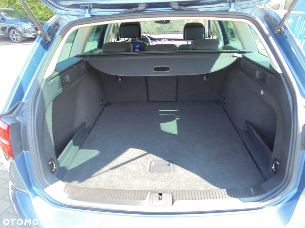 Volkswagen Passat Variant 2.0 TDI SCR BlueMotion Highline - 17