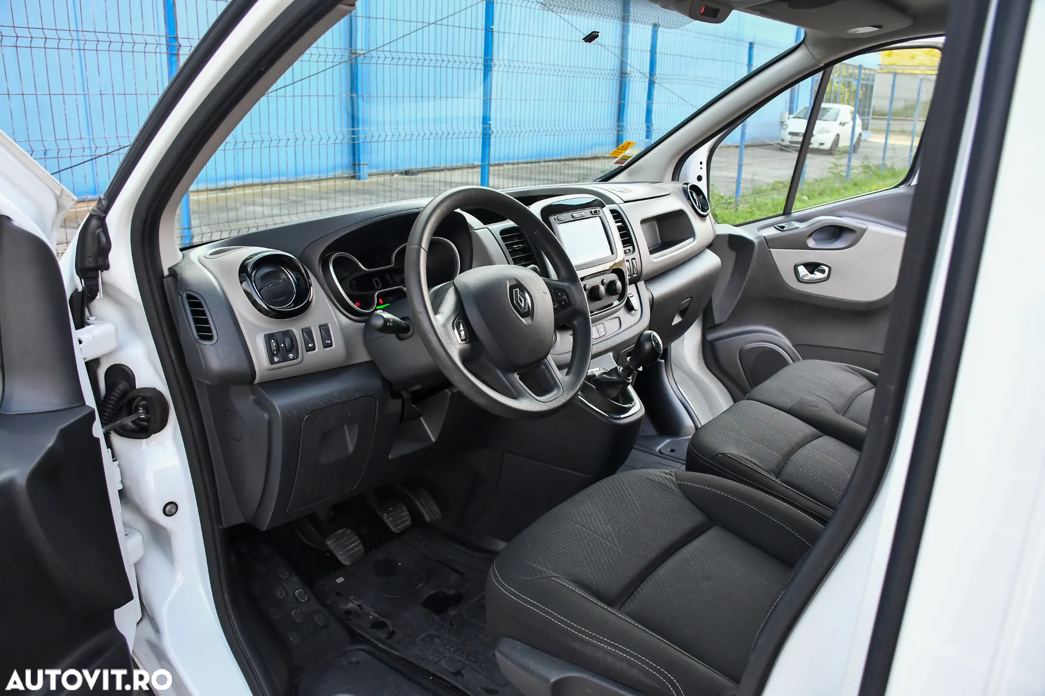 Renault TRAFIC - 9