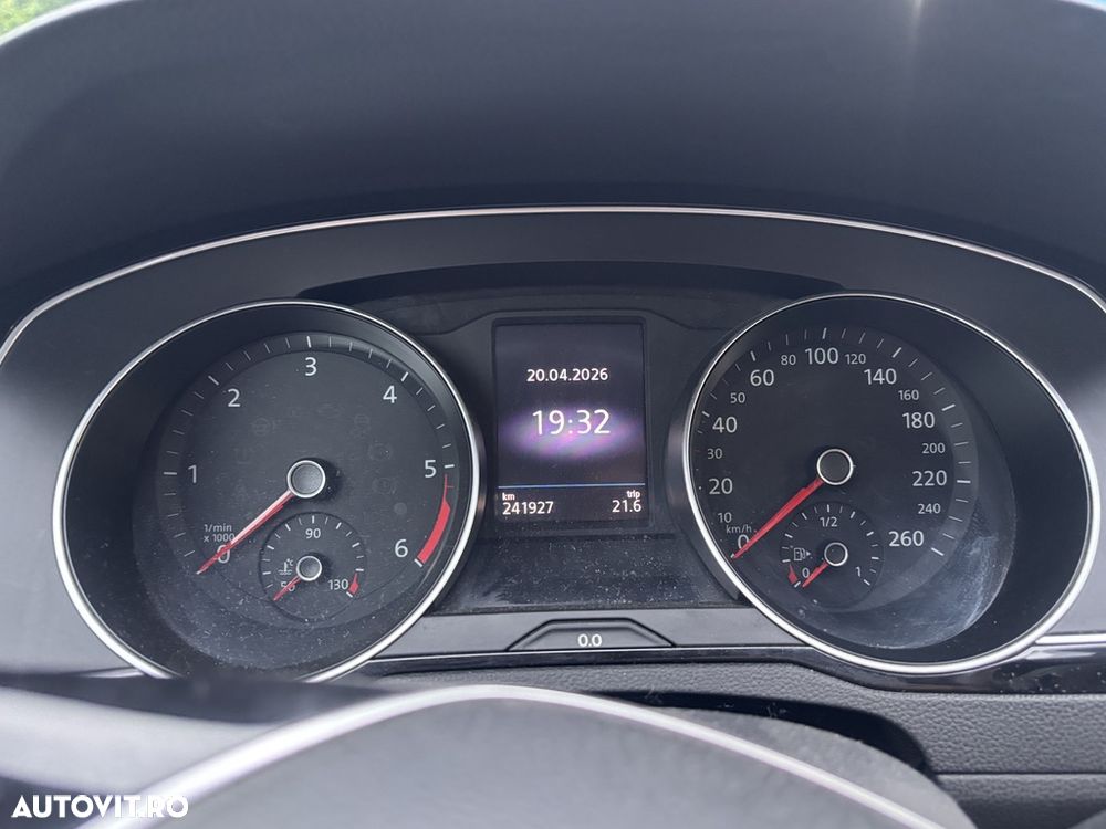 Volkswagen Passat - 20