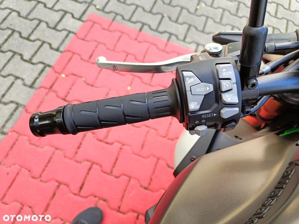 Kawasaki Z 900 - 11