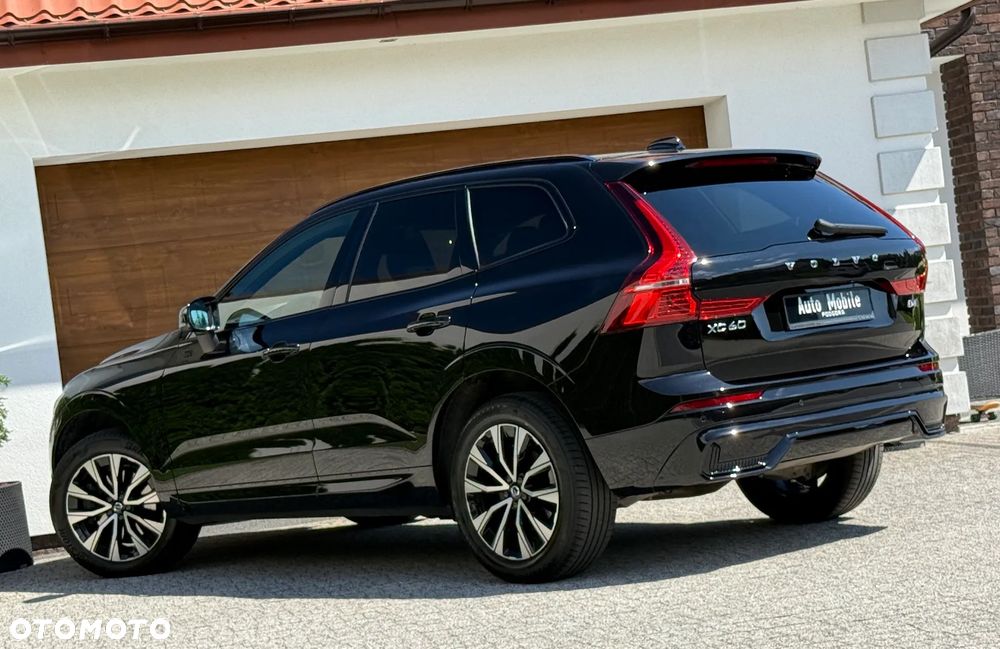 Volvo XC 60 B4 D AWD Plus Dark - 4