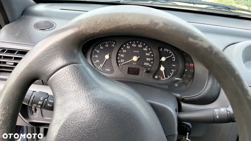 Renault Clio 1.2i RT - 8