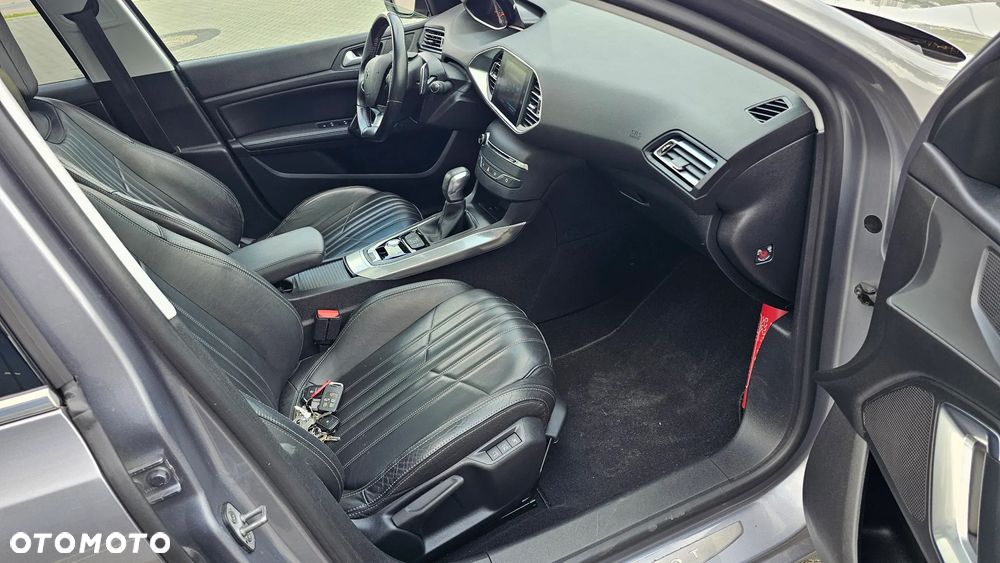 Peugeot 308 2020 photo 2