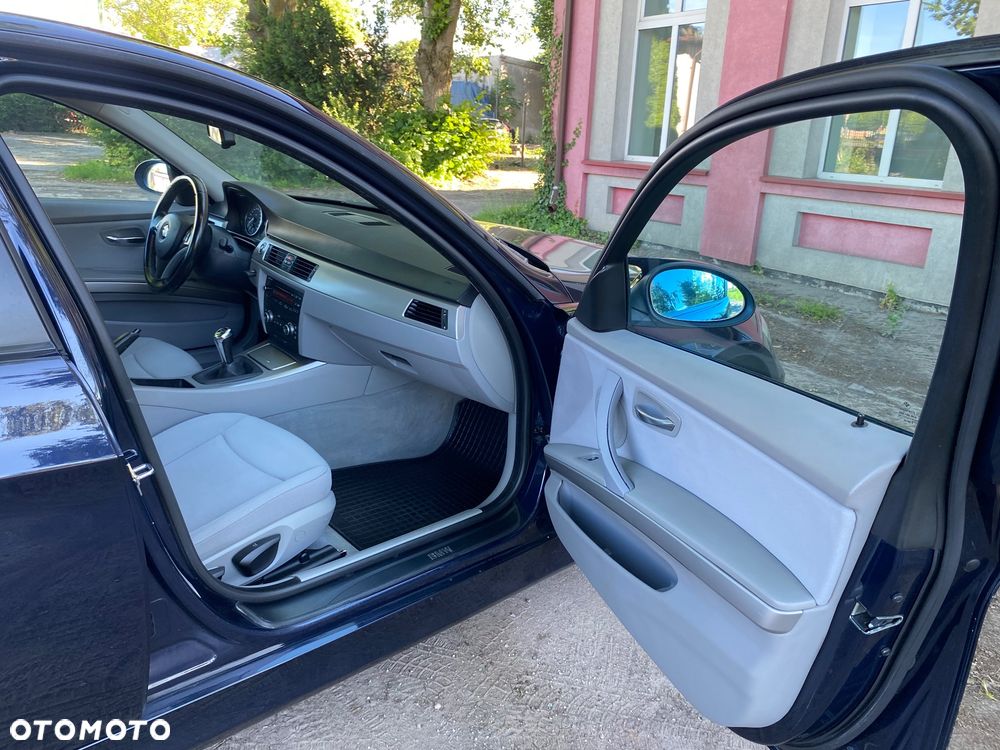 BMW Seria 3 320d - 27