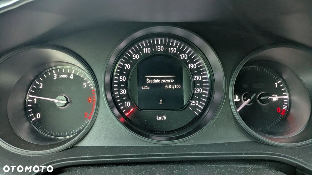 Renault Megane 1.6 SCe Limited - 22