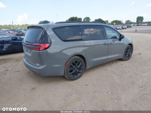 Chrysler Pacifica - 4