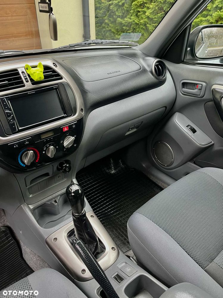 Toyota RAV4 - 6