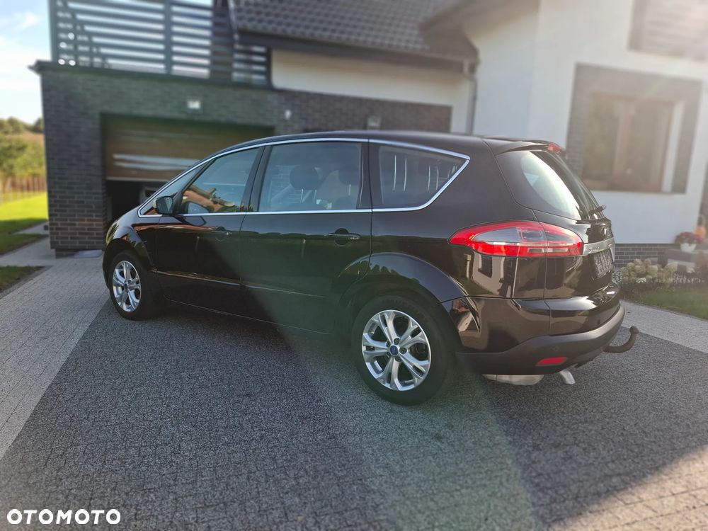 Ford S-Max - 11