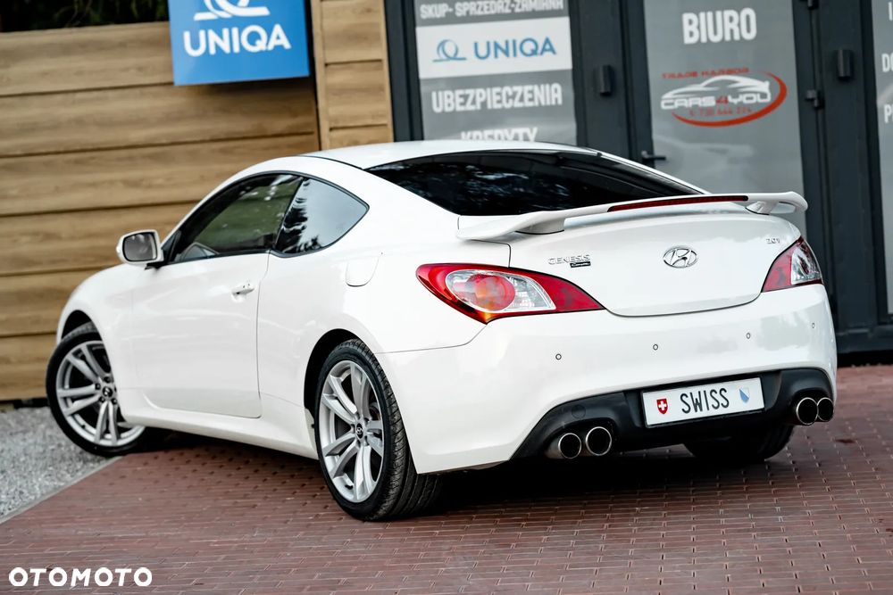 Hyundai Genesis Coupe - 10