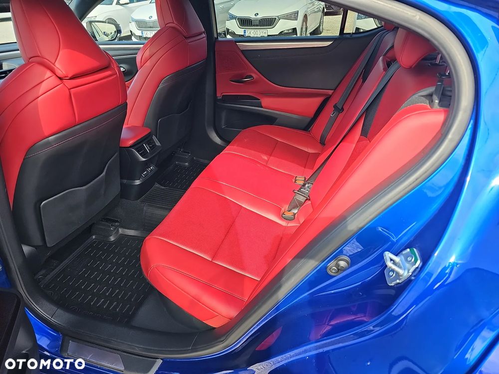 Lexus ES 300h F Sport - 24