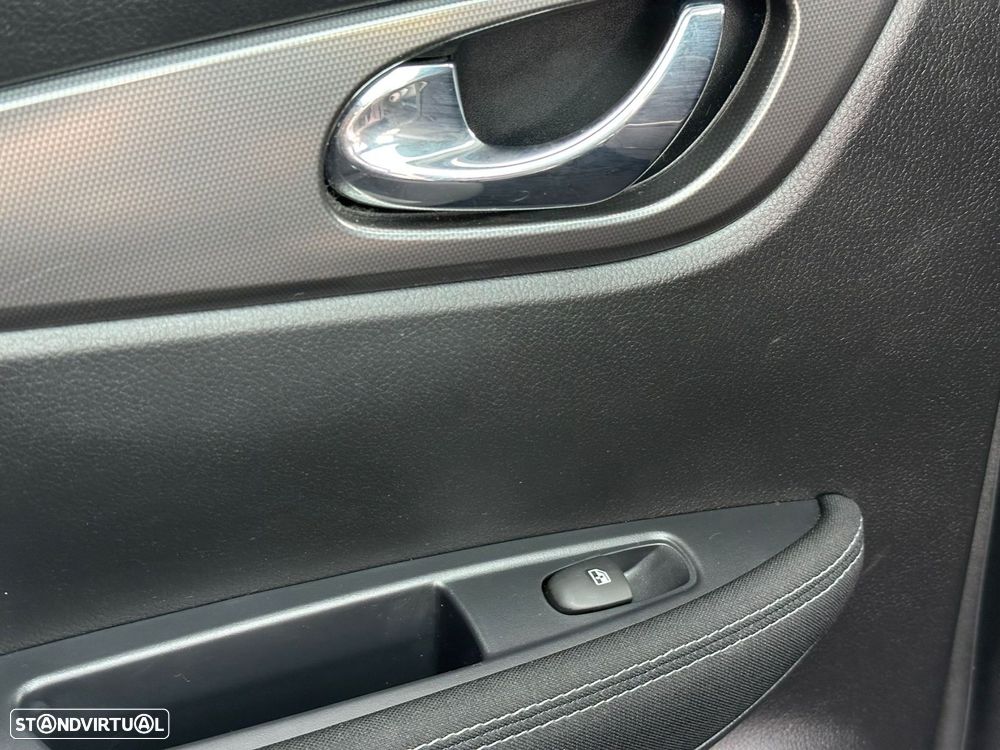 Nissan Qashqai 1.5 dCi N-Connecta 18 - 11