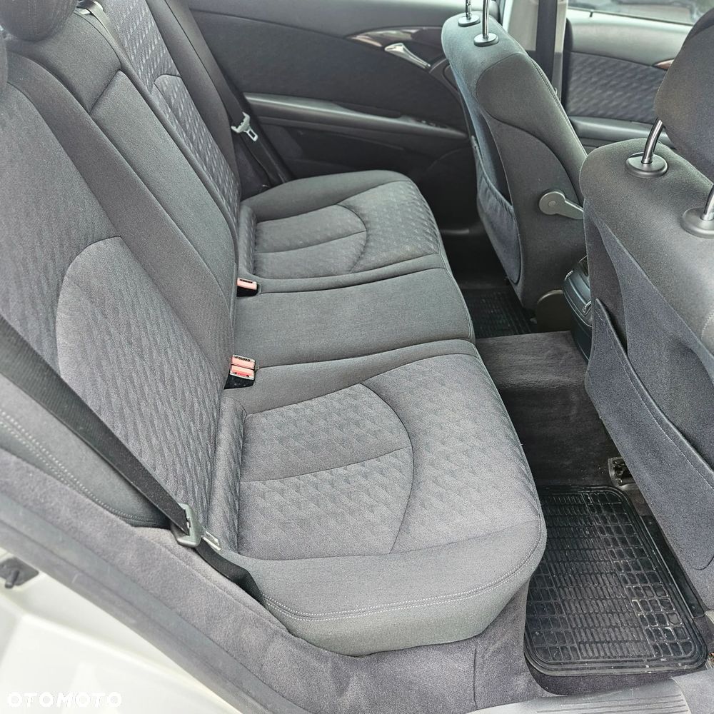 Mercedes-Benz Klasa E 220 CDI Automatik Classic - 22