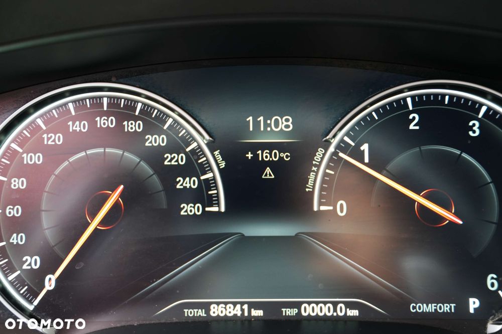 BMW Seria 5 520d xDrive - 12