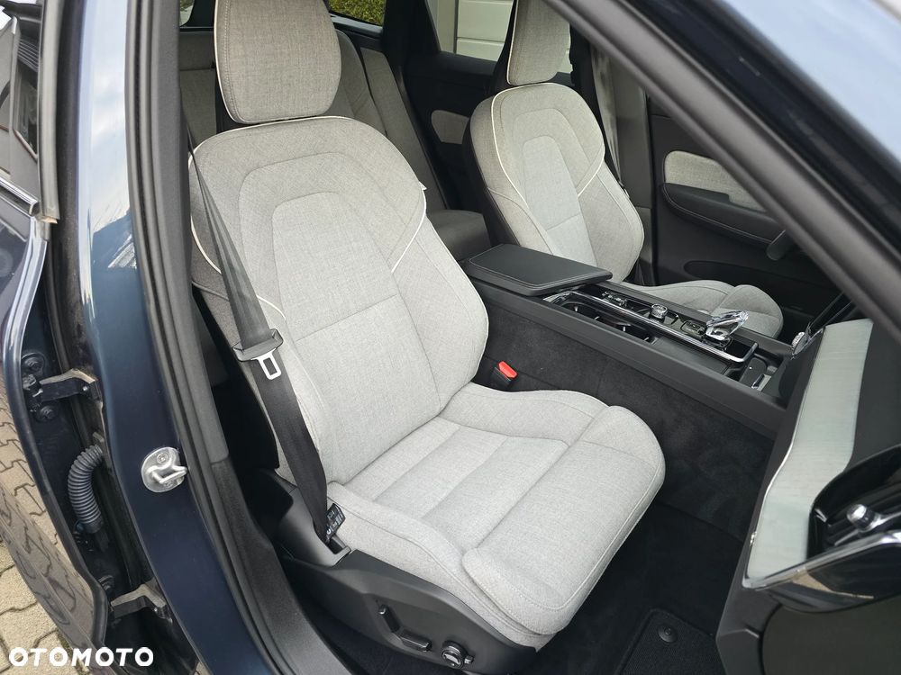 Volvo XC 60 T6 Plug-In Hybrid AWD Plus Dark - 32