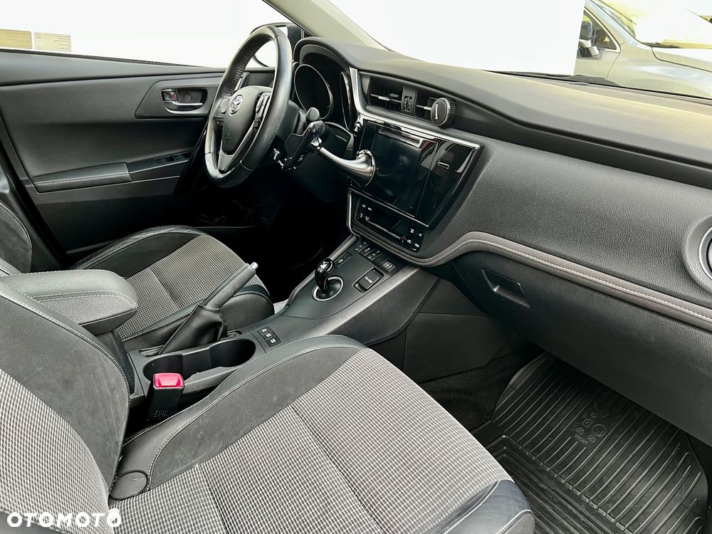 Toyota Auris - 11