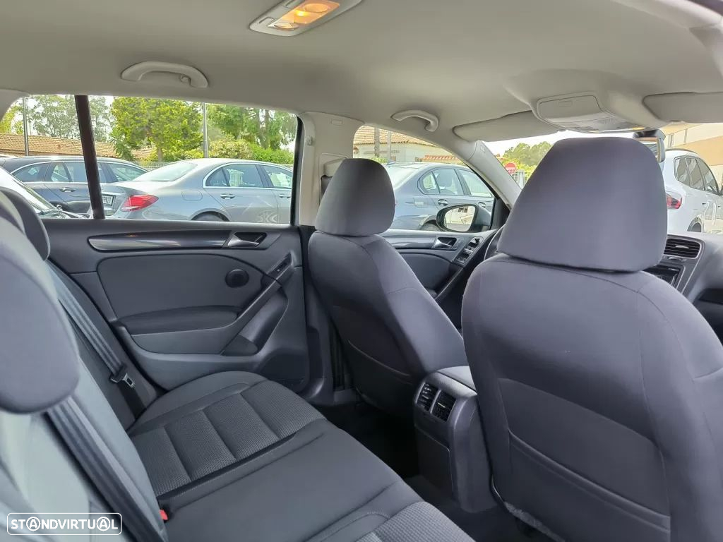 VW Golf 1.6 TDi Confortline DSG - 30