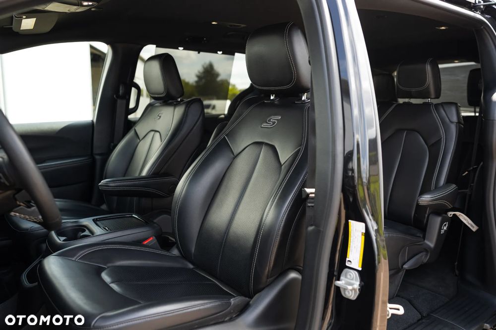 Chrysler Pacifica - 22