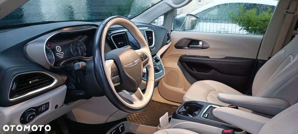 Chrysler Pacifica - 3