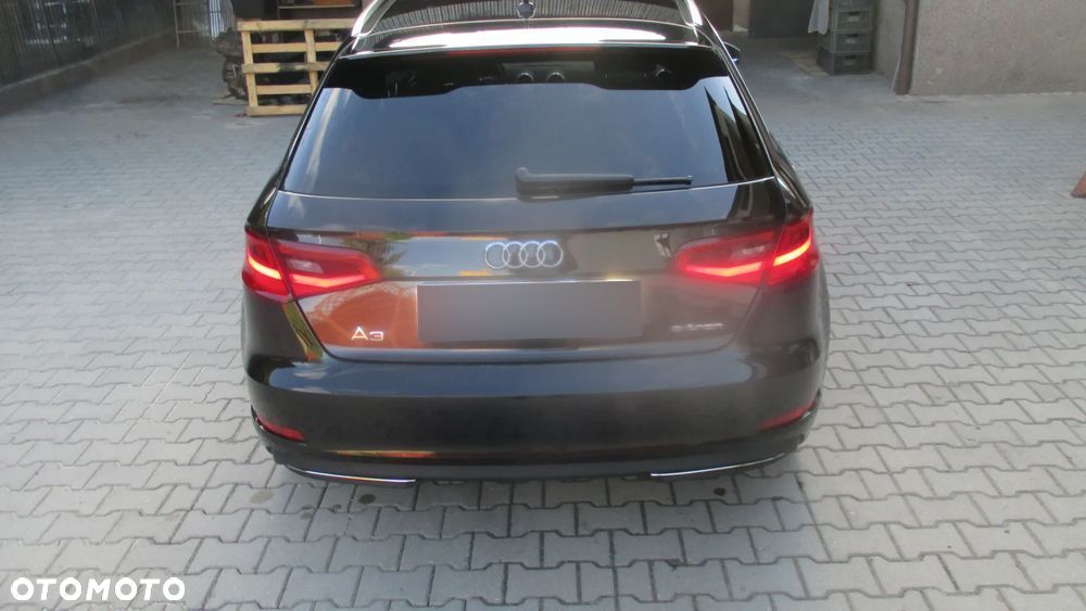 Audi A3 Sportback 1.4 TFSI e-tron S line Sportpaket - 4